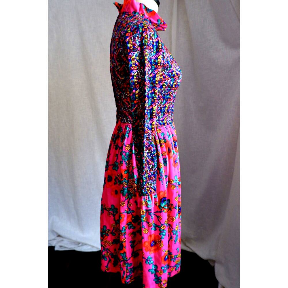 1960s "The Lilly" Lilly Pulitzer Floral-Print Ruffle Collar Dress – Hot Pink - Picture 2 of 10